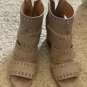 Light Brown Qupid Heels size 11